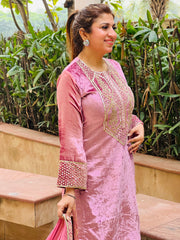 Royal Allure: Velvet Ensemble