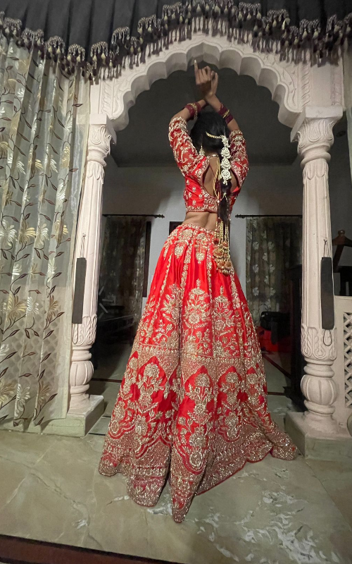 "CRIMSON ELEGANCE: TANU KHERA'S EXQUISITE GEORGETTE BRIDAL LEHENGA