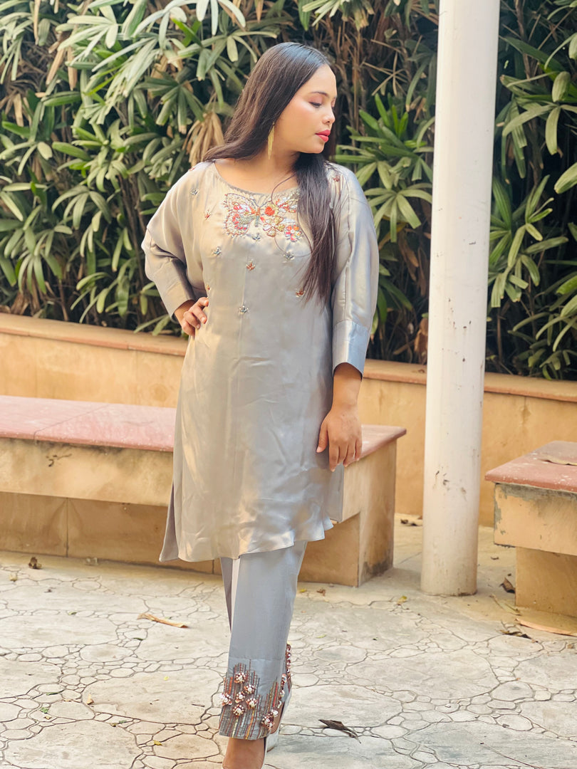 Effortless Glamour: Foil Georgette Kaftan Style Shirt with Embroidered Neckline & Detailed Pants