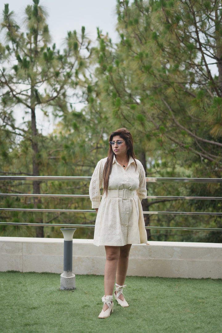 OFF-WHITE HAKOOBA FABRIC COTTON TUNIC, COMPLETE WITH A STYLISH BELT.