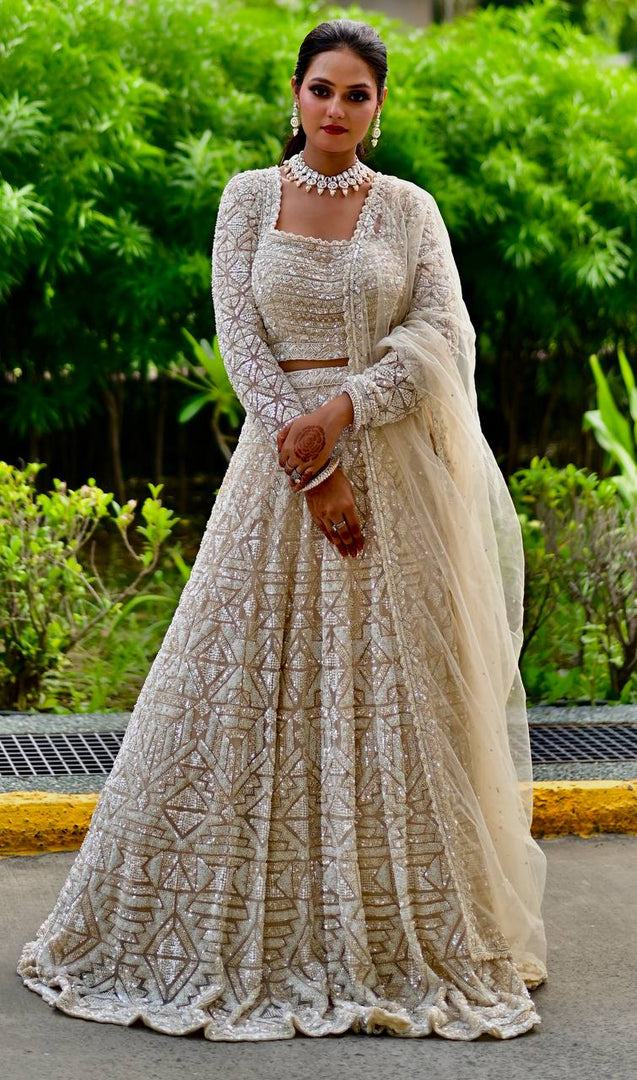 Ivory Dream: Tanu Khera's Exquisite Reception Net Lehenga