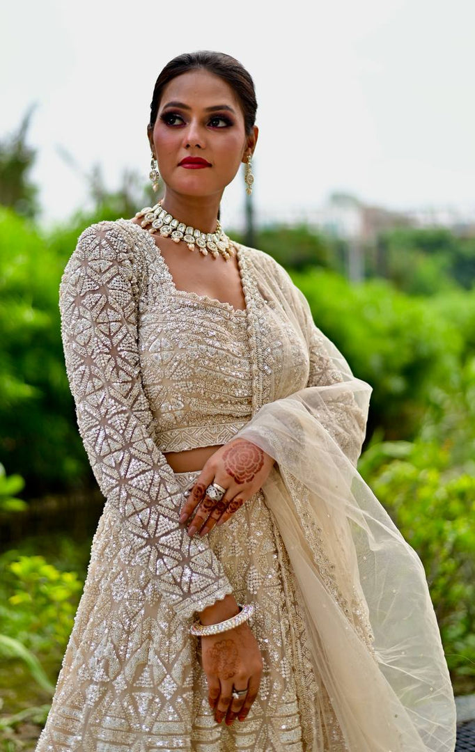 Ivory Dream: Tanu Khera's Exquisite Reception Net Lehenga